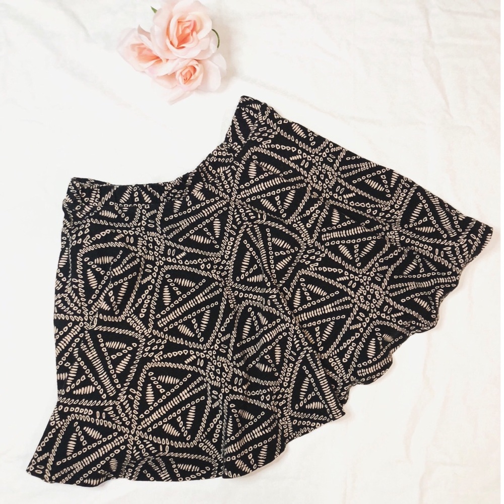 Forever 21 | Brown Patterned Skater Circle Skirt M